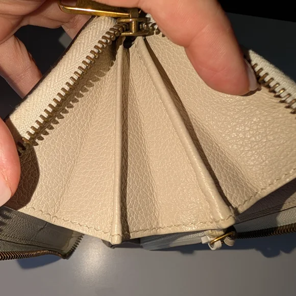 Vintage Gucci Cream Leather Zip Wallet with Interlocking GG - Picture 11 of 11